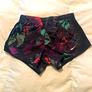 Girls M Nike Dri-Fit Workout Shorts